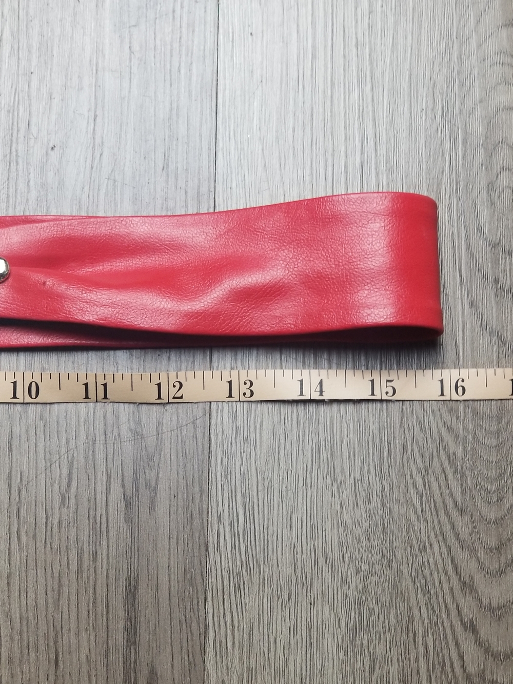 Women's Vintage Red Wide Leather Waist Belt with Goldtone Shell Buckle - Picture 9 of 12